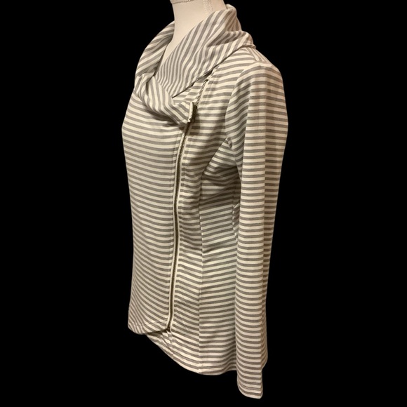 ANDREE BY UNIT GRAY & WHITE STRIPE COWL SIDE ZIP-UP SWEATER / Size S - Picture 2 of 11
